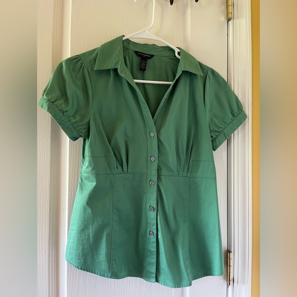 Banana Republic Green Cuffed Sleeve Button Down Shirt with Notched Collar
